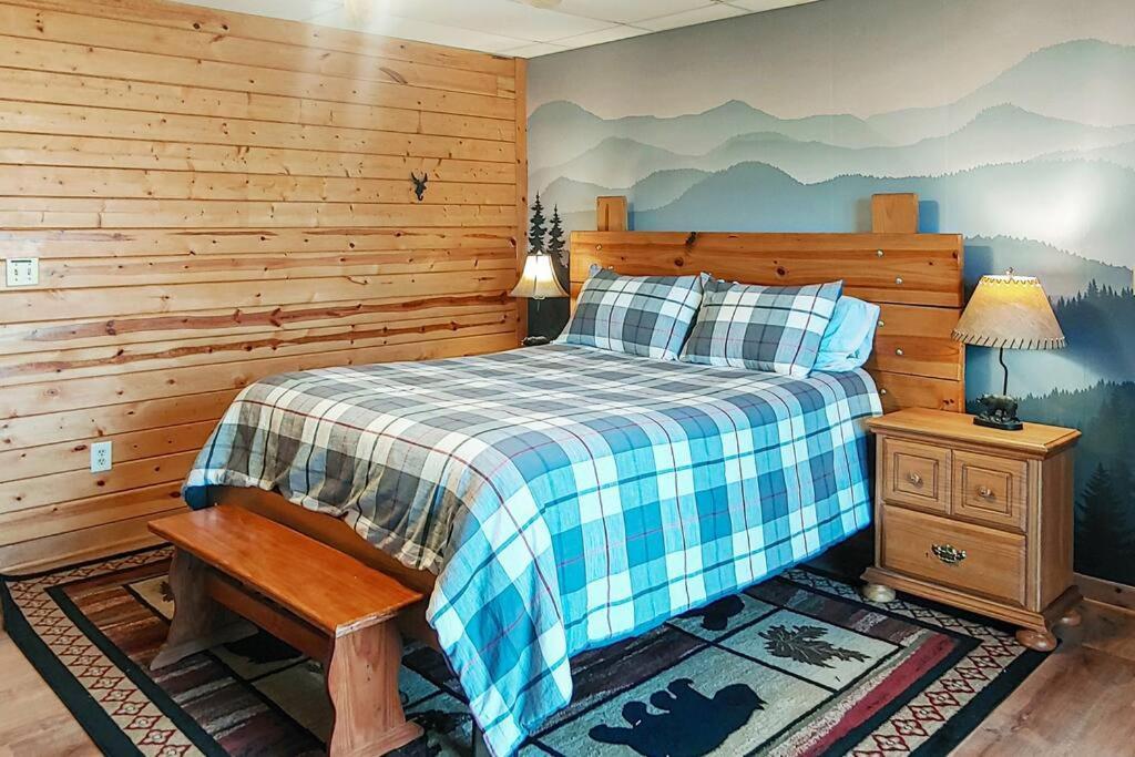 Four Private Suites - Hot Tub - Arcade - Fast Wi-Fi - One Minute To Parkway Fun Pigeon Forge Exterior foto