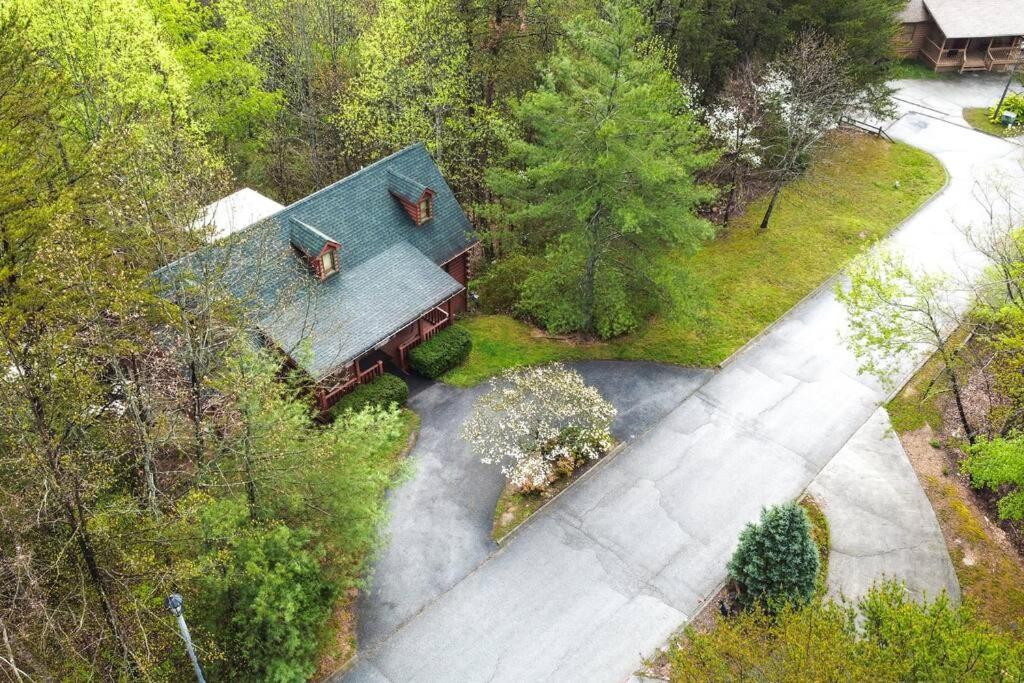 Four Private Suites - Hot Tub - Arcade - Fast Wi-Fi - One Minute To Parkway Fun Pigeon Forge Exterior foto