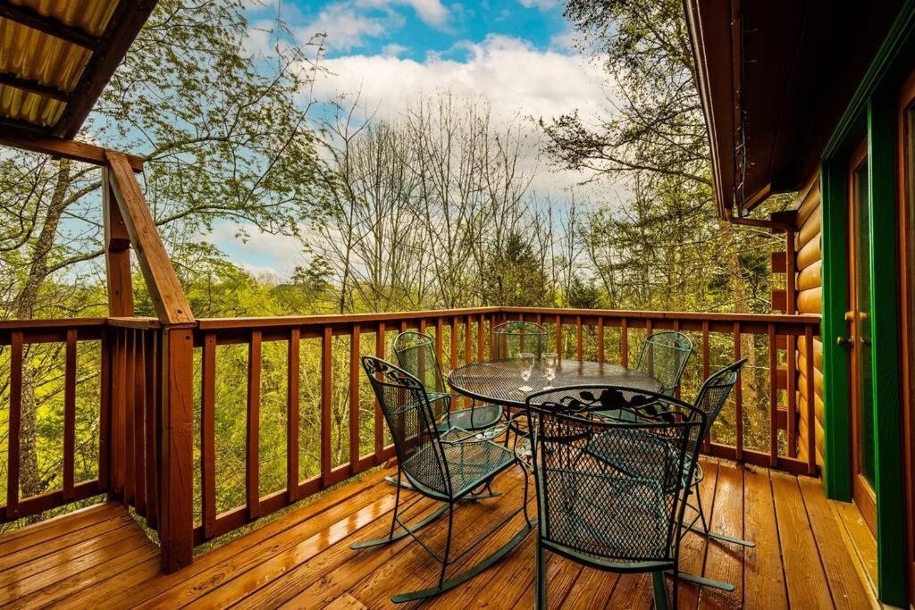 Four Private Suites - Hot Tub - Arcade - Fast Wi-Fi - One Minute To Parkway Fun Pigeon Forge Exterior foto